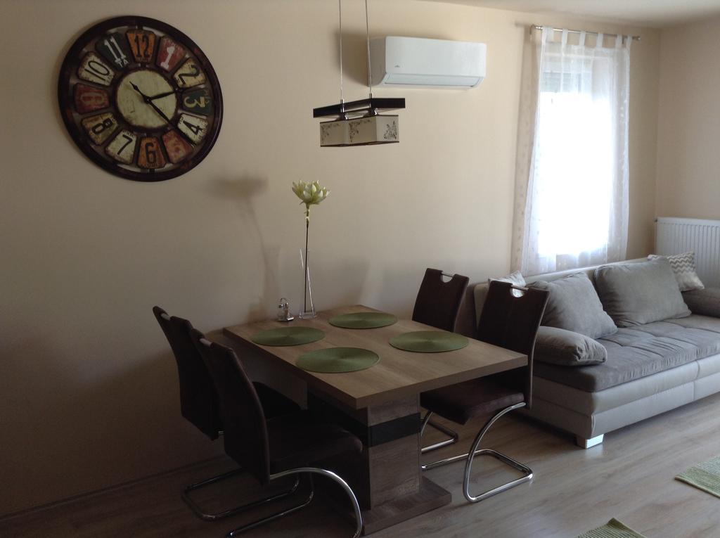 Sweet Home Apartment Gyor Exterior photo