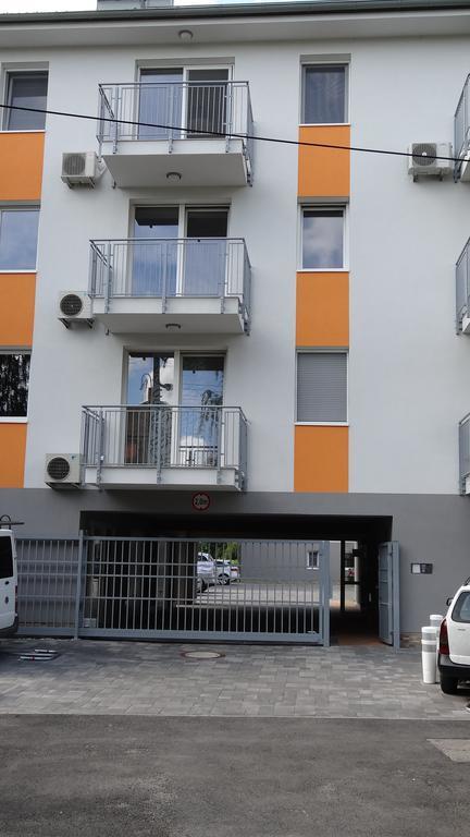 Sweet Home Apartment Gyor Exterior photo
